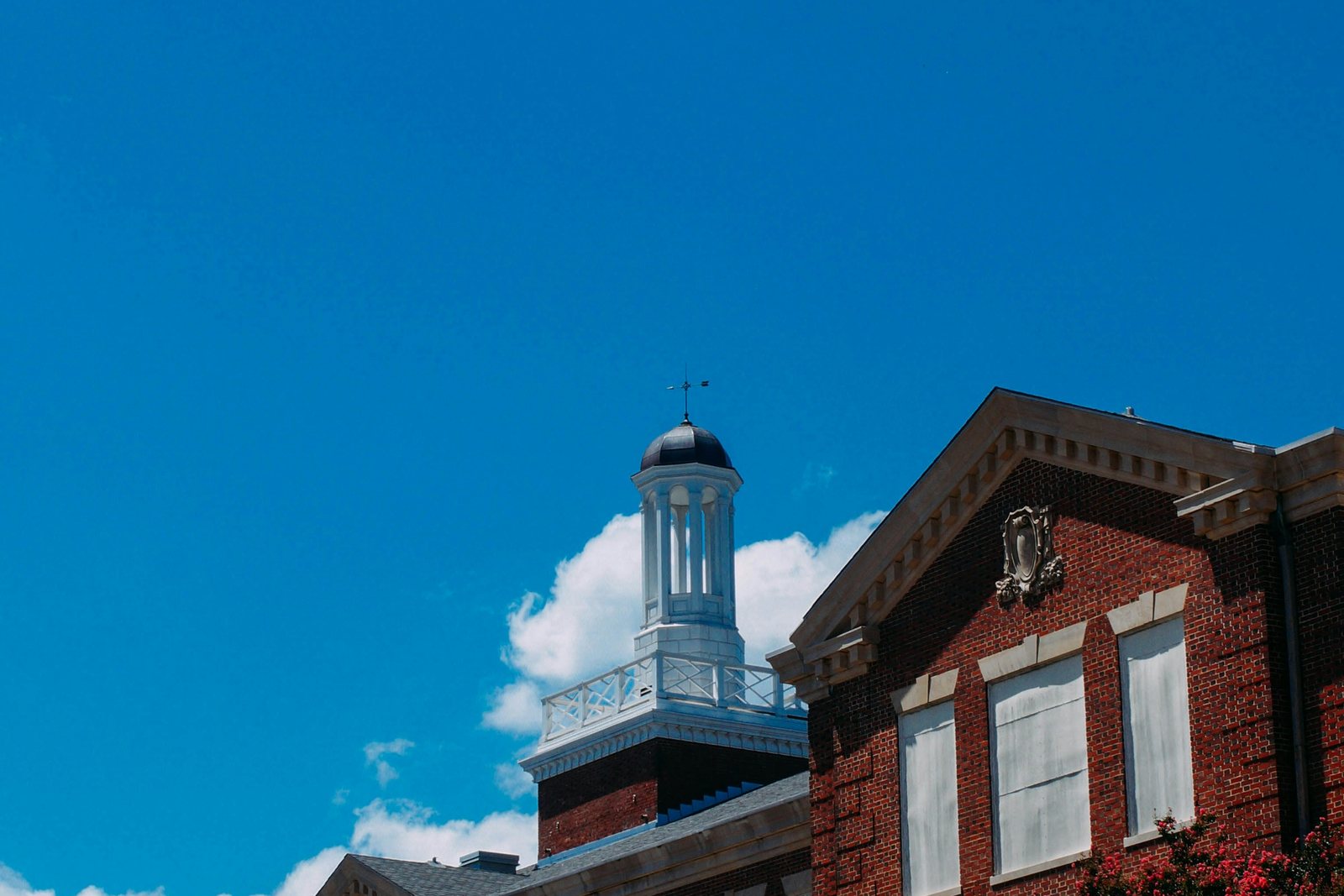 Samford Hall mit seinem Uhrturm auf dem Campus der Auburn University